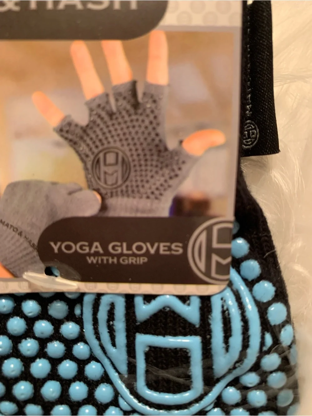 MATO & NASH ladies NWT Yoga fingerless gloves OSFM